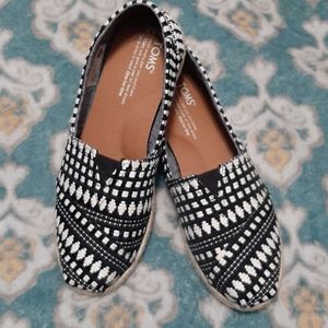 Black and white Tom's espadrilles size 6.5